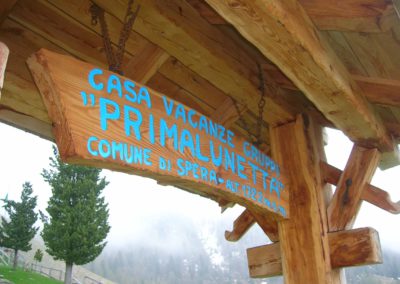 Casa-Vacanze-Gruppi- Primalunetta-ingresso-targa