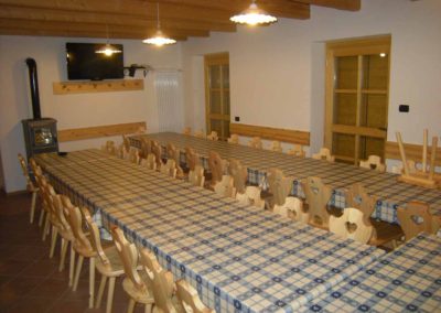 Casa-Vacanze-Gruppi- Primalunetta-sala-pranzo-1