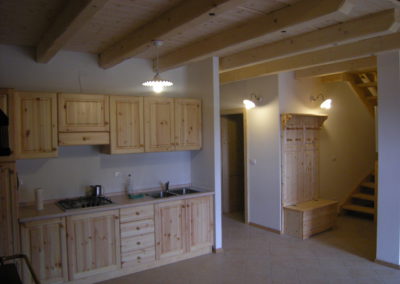 Baita-primalunetta-interno-cucina-1